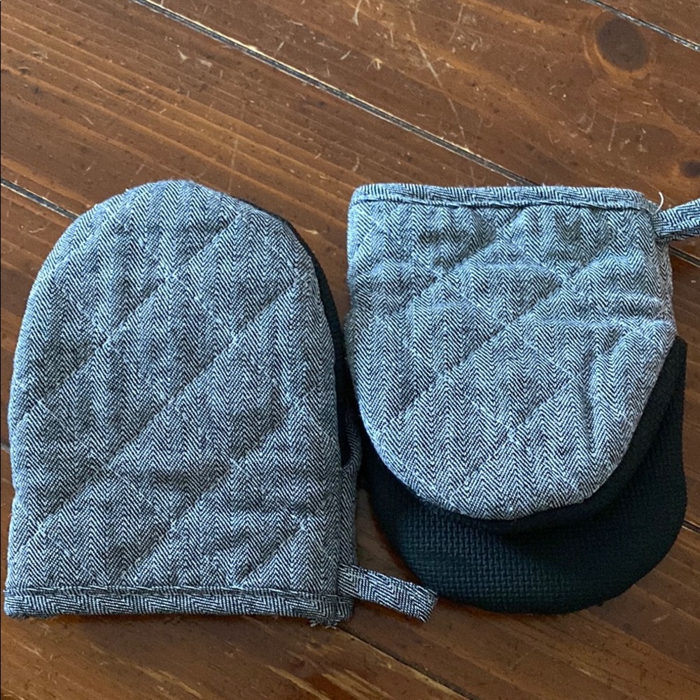 Black and Gray Oven Mits